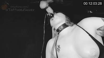 Smuk pige med perfekte bryster ved gloryhole